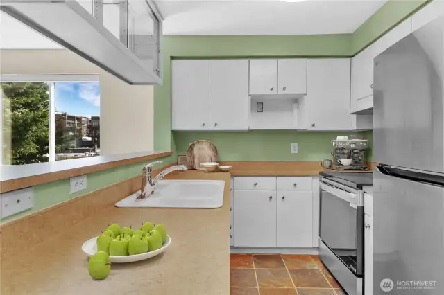 [Virtually Staged] Kitchen