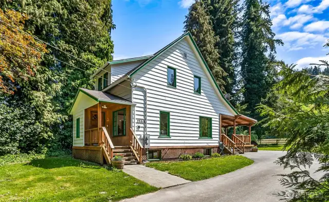The 1910 farmhouse was originally built by B.F. Howard for his wife, Mary.  This is THE BEN HOWARD house!