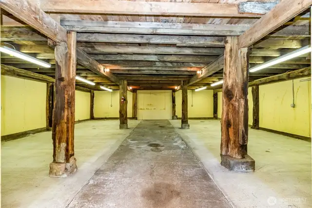This is the space in the center of the building.  Not shown is the ladder to the loft and heated office space.