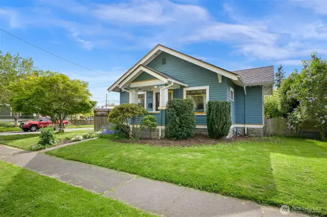 Welcome to 2301 Henry St - a Columbia Craftsman on a corner lot.