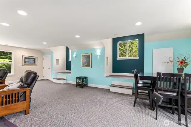 Top floor office or entertainment room