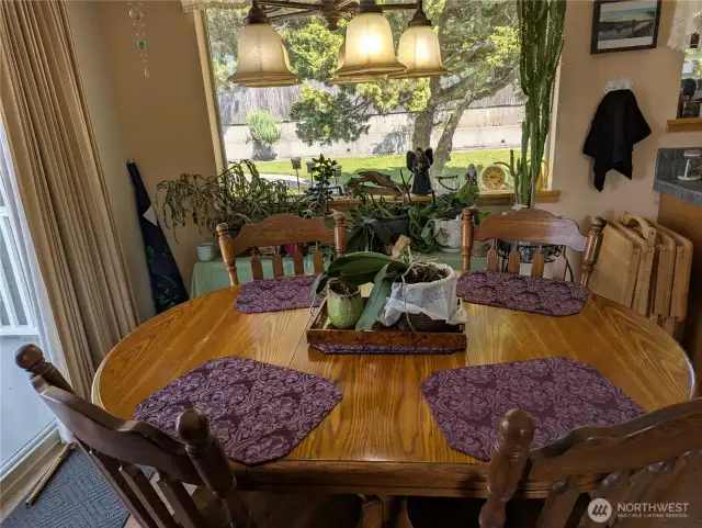 dining area off kitchen