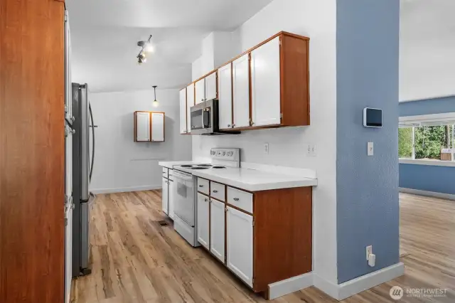 Dual access points to the kitchen allow so many possibilities for the adjacent areas.