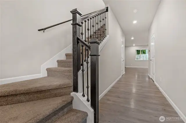 Wide hallway as you enter in