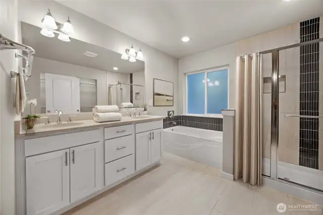 Primary 5-piece bathroom - Virtually staged
