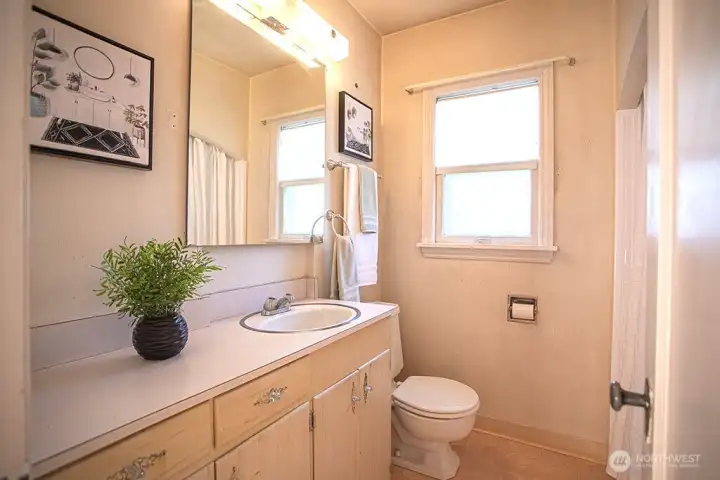 Bathroom modernized with a Bathfitter shower enclosure