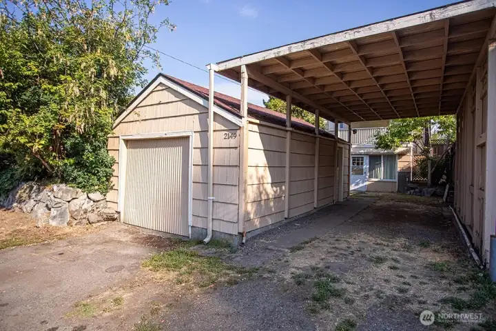 garage and carport off of 4th street