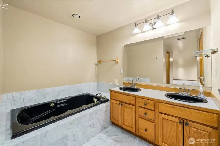 5 piece primary bathroom with jetted tub, 2 sinks, separate shower and toilet.