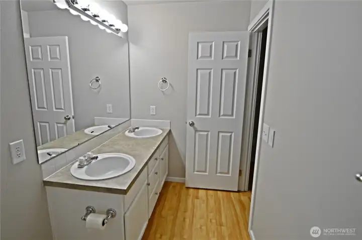 Primary double sink