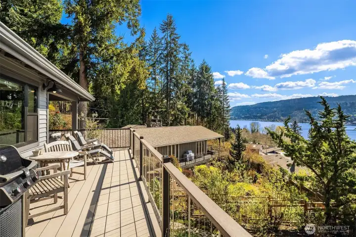 Dual NanaWall doors to a covered, heated deck – with stunning views - perfect for outdoor dining/lounging.