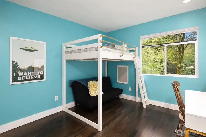 Additional upper level bedroom.