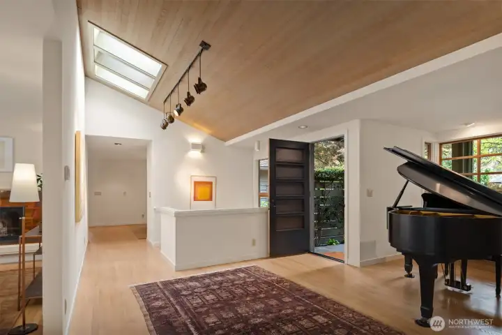 Vaulted ceilings in the entry, with room for a grand piano and inviting skylights. Vaulted ceilings in the entry, with room for a grand piano and inviting skylights.