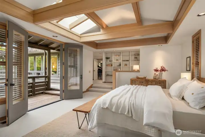 The private primary suite has easy access to the wraparound deck and built-in spa / courtyard. The private primary suite has easy access to the wraparound deck and built-in spa / courtyard.