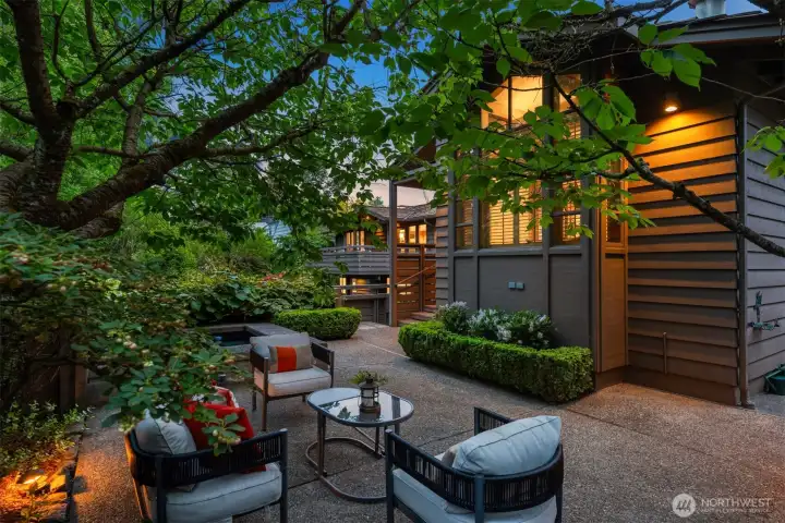 Spa courtyard surrounded by gorgeous mature plantings Spa courtyard surrounded by gorgeous mature plantings