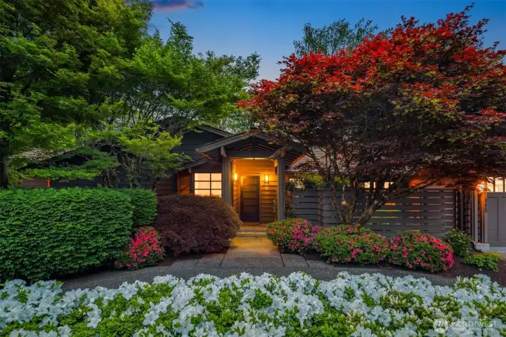 A rare Northwest Contemporary in coveted Medina A rare Northwest Contemporary in coveted Medina