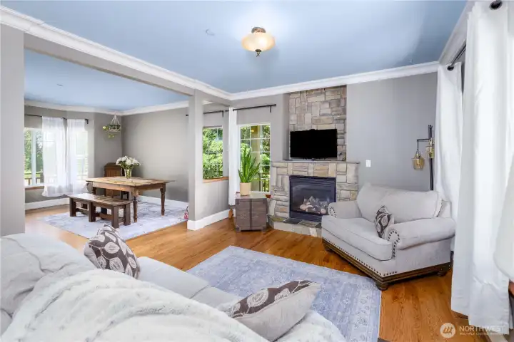 Living room & Dining room