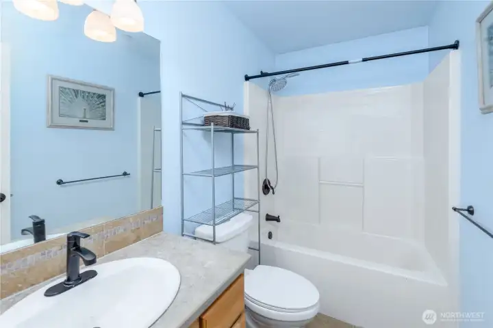 Upstairs full bathroom