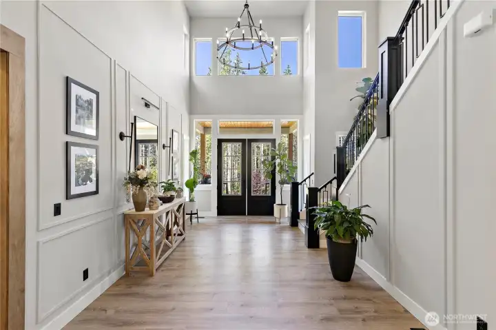 Spacious Foyer