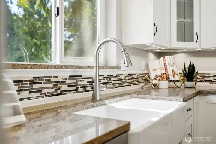 Stylish finishes blend functionality with everyday elegance. Stylish finishes blend functionality with everyday elegance.