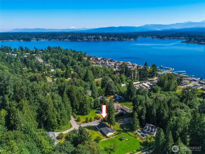Just a six-minute walk to Davies Beach for lakeside fun and recreation. Just a six-minute walk to Davies Beach for lakeside fun and recreation.