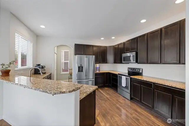 Kitchen, eating bar and prep space