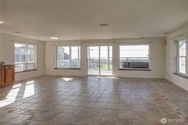 We'll start at the lower unit. The lower and upper units are almost identical. The lower unit has a hot tub facing the ocean with tremendous views. The heated tile floors are perfect for beach living.  Easy to clean and warm to the touch. Just add some area rugs!