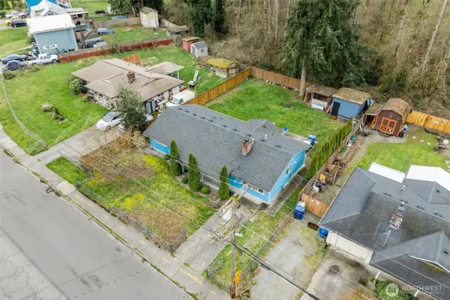 Large lot close to schools and parks
