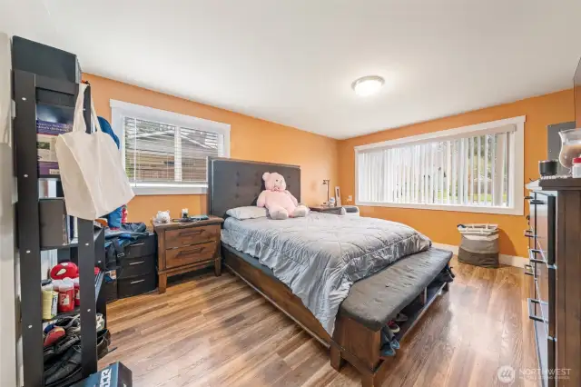Large room that can be used as bedroom or bonus space