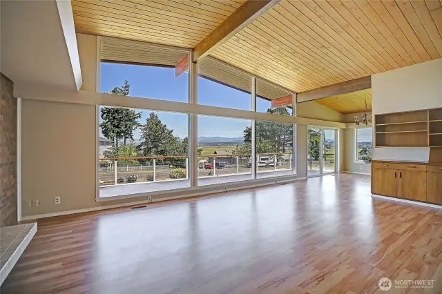 Tons of natural light.