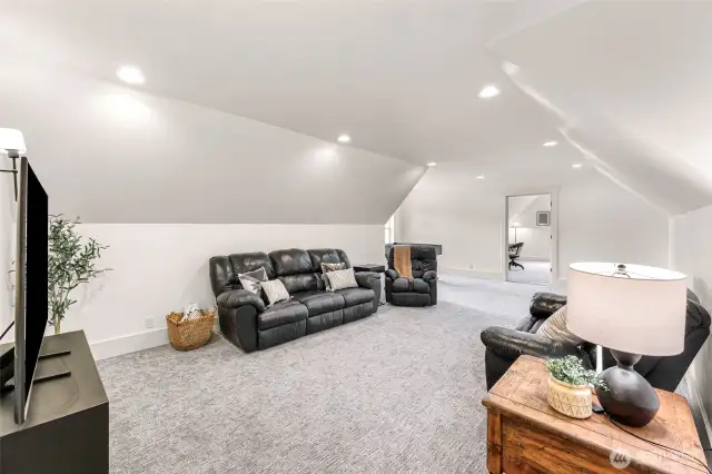 Spacious bonus room