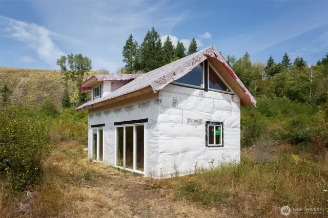 Dried in 400 SF cabin-6KWh solar not installed.