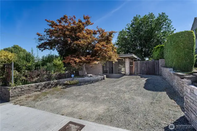 Additional driveway, entrance and parking