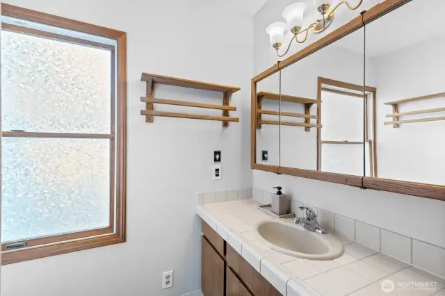 Full Bath on Main
