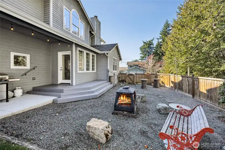 Enjoy drinks and snacks at the built-in pub-height tables in this versatile outdoor space.