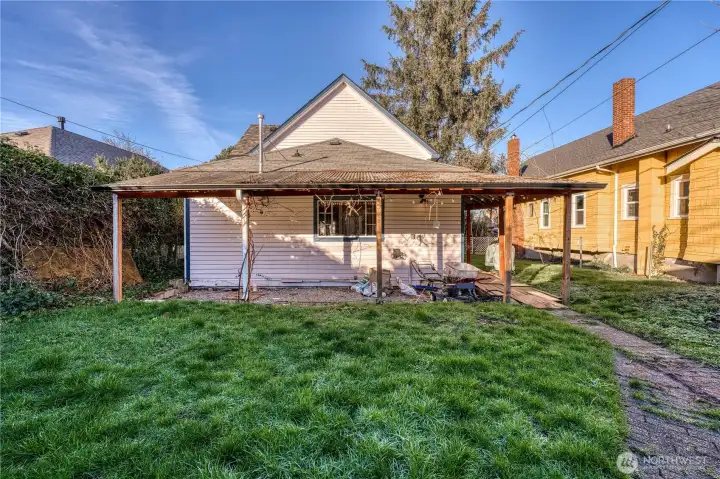 6,000 sq ft lot with large covered patio.