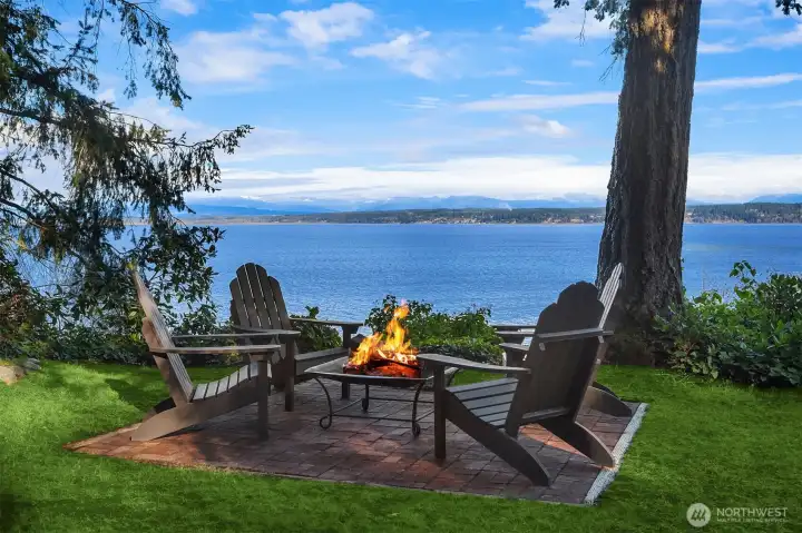 View fire pit for gorgeous summer nights, wildlife viewing.
