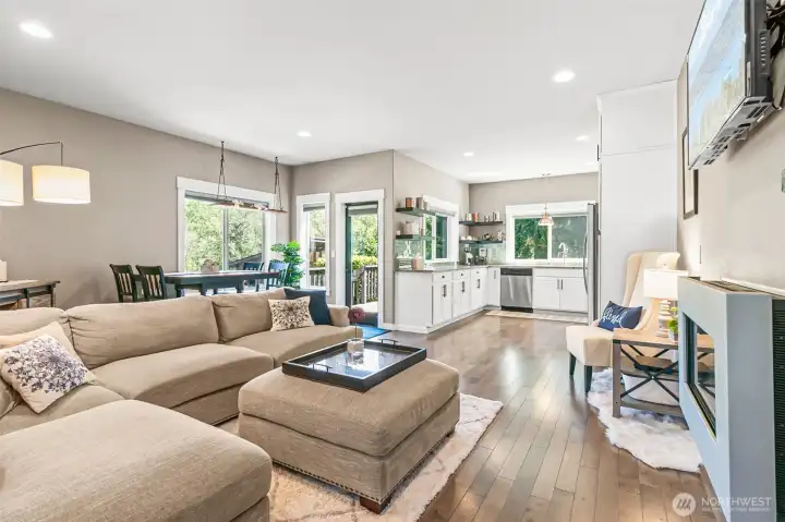 Beautiful windows letting in plenty of natural light!