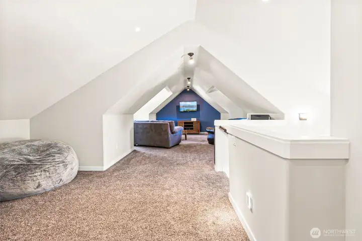 Large rec room on the 3rd floor is perfect for a home theatre, gym or additional family room!