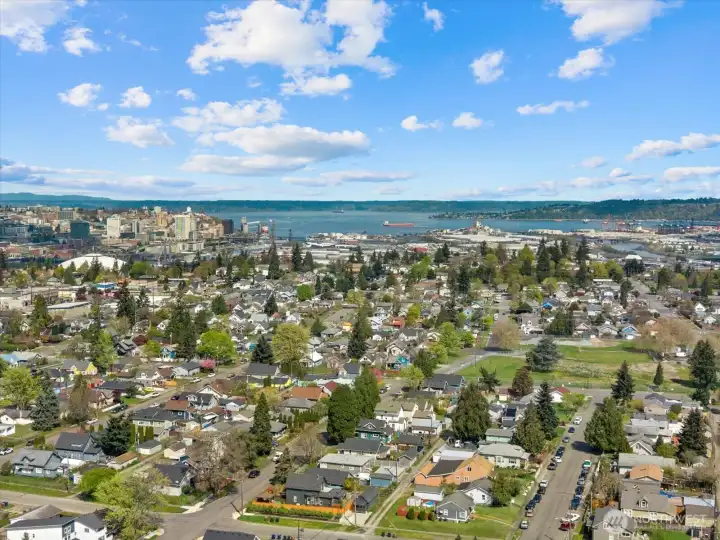 Easy access to Downtown Tacoma, Tacoma Dome & freeways.
