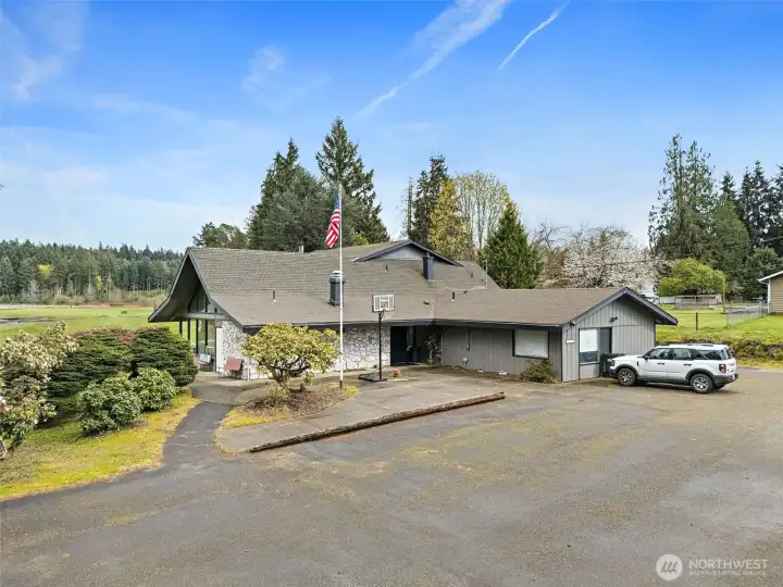 Community Golf Clubhouse