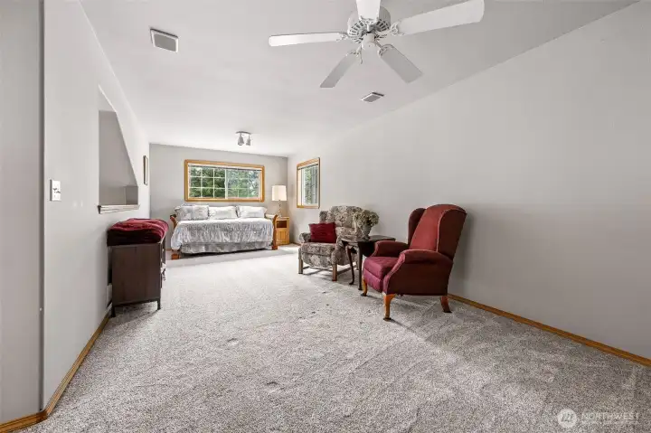 Lots of option for this Loft-Bonus Room.