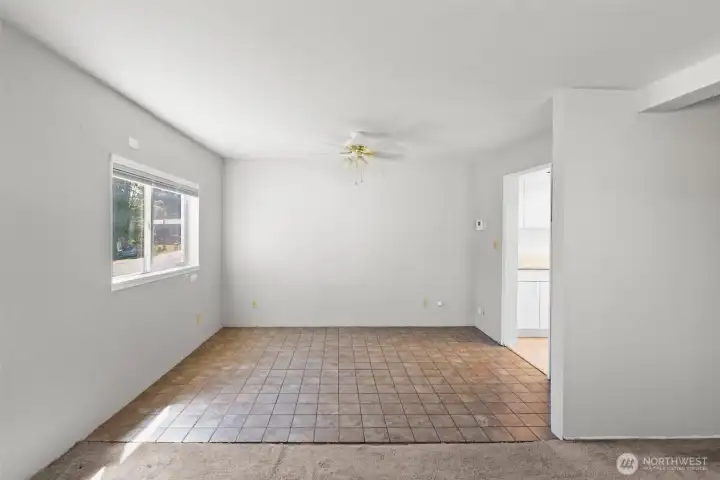 Dinning off Kitchen. Dinning off Kitchen.