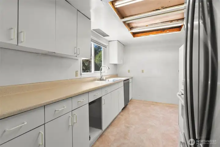 Oven right past the refrigerator. Oven right past the refrigerator.