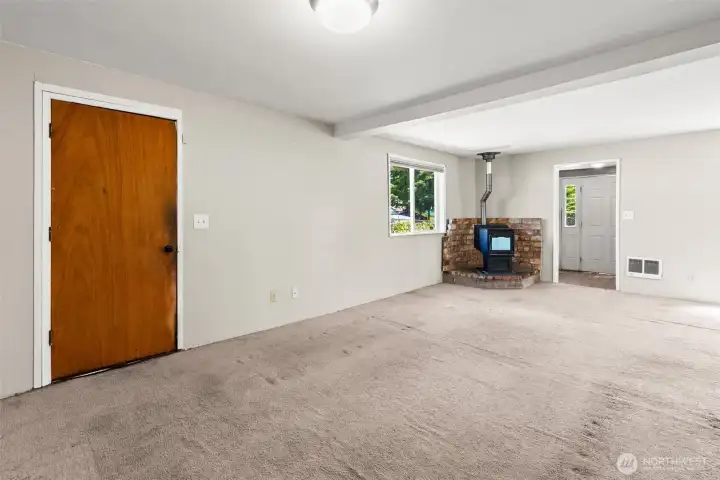 Second entry from living room. Second entry from living room.