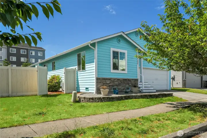 Welcome to Everett! 3 bed, 1.75 bath, 1,713 sqft one story home. Welcome to Everett! 3 bed, 1.75 bath, 1,713 sqft one story home.