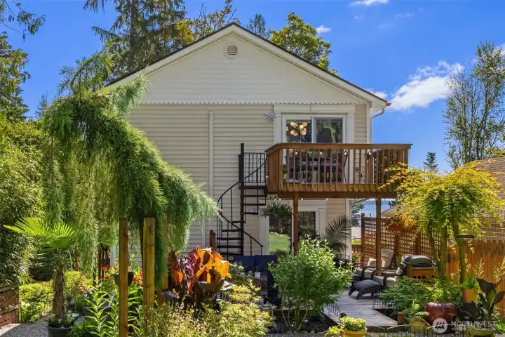 Welcome home to your own private oasis, where comfort, tranquility, and natural beauty come together. Welcome home to your own private oasis, where comfort, tranquility, and natural beauty come together.