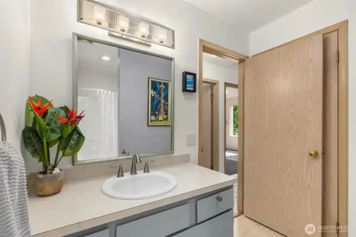 Full bathroom on main level. Full bathroom on main level.