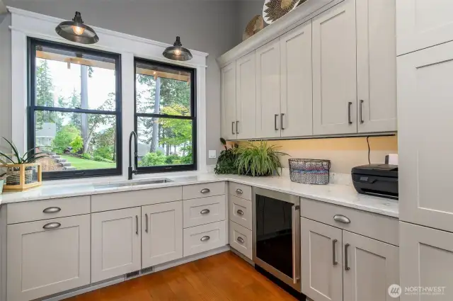 This multifunctional space is the epitome of sophistication and versatility in your waterfront estate, serving seamlessly as a caterer’s kitchen, mudroom, and laundry room.