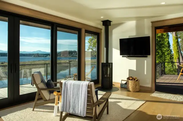 This is not just a room with a view; it's an immersive experience, where each moment is enriched by the panoramic scenery.