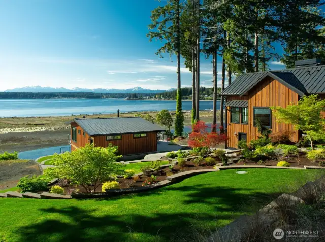 This picturesque setting is a serene oasis where the peaceful murmur of the Sound is a constant reminder of your exclusive connection to one of the Pacific Northwest’s most beautiful landscapes.